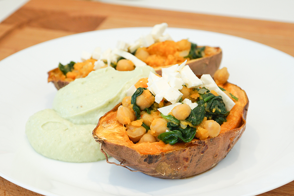 Rezept: Gefüllte Süßkartoffel mit Avocado-Dip | Rezepte | Services ...