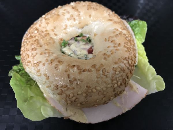 Sesambagel mit Hähnchenbrust, Stück